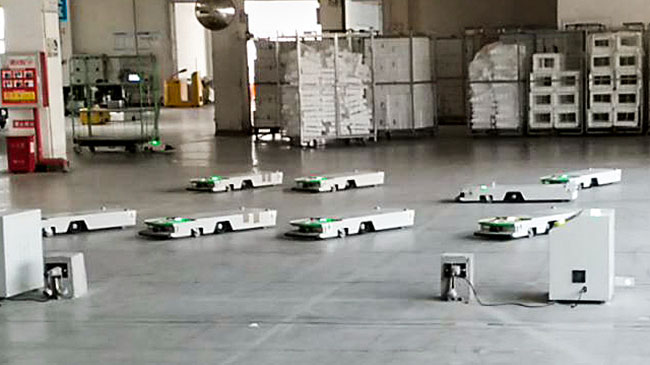 プラスチック企業のための無人のロボットAGVの移動のカート1の方法柵の指導トンネルのトラクター
